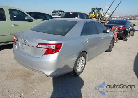 2014 Toyota Camry Le z USA, uszkodzony, nr VIN 4T4BF1FK8ER402081